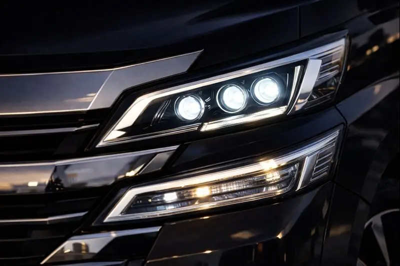 3眼LEDヘッドライトはZGエディションで標準装備か?