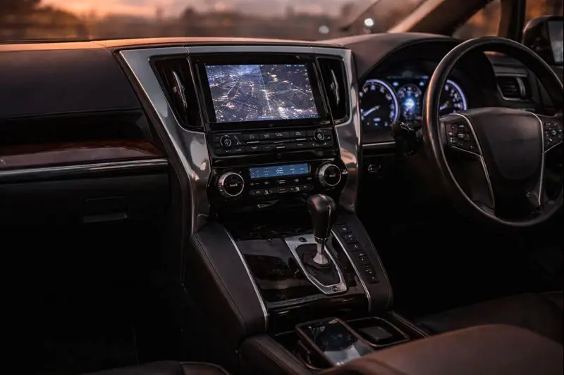 知らずに選ぶと後悔しやすい30系ヴェルファイアの年式・仕様差